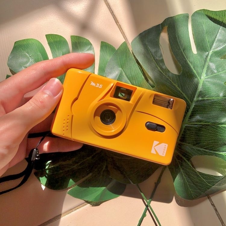 Плівковий фотоапарат Kodak M35 жовтий / плівка Kodak Color Plus / батарейка