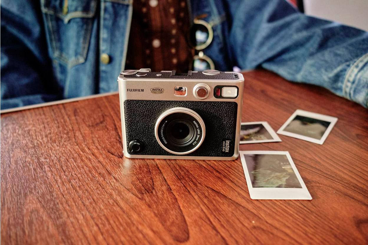 Набір Fujifilm INSTAX MINI EVO Hybrid Black Чорна Фотокамера миттєвого друку / Фотопапір 10 фото / Чохол прозорий
