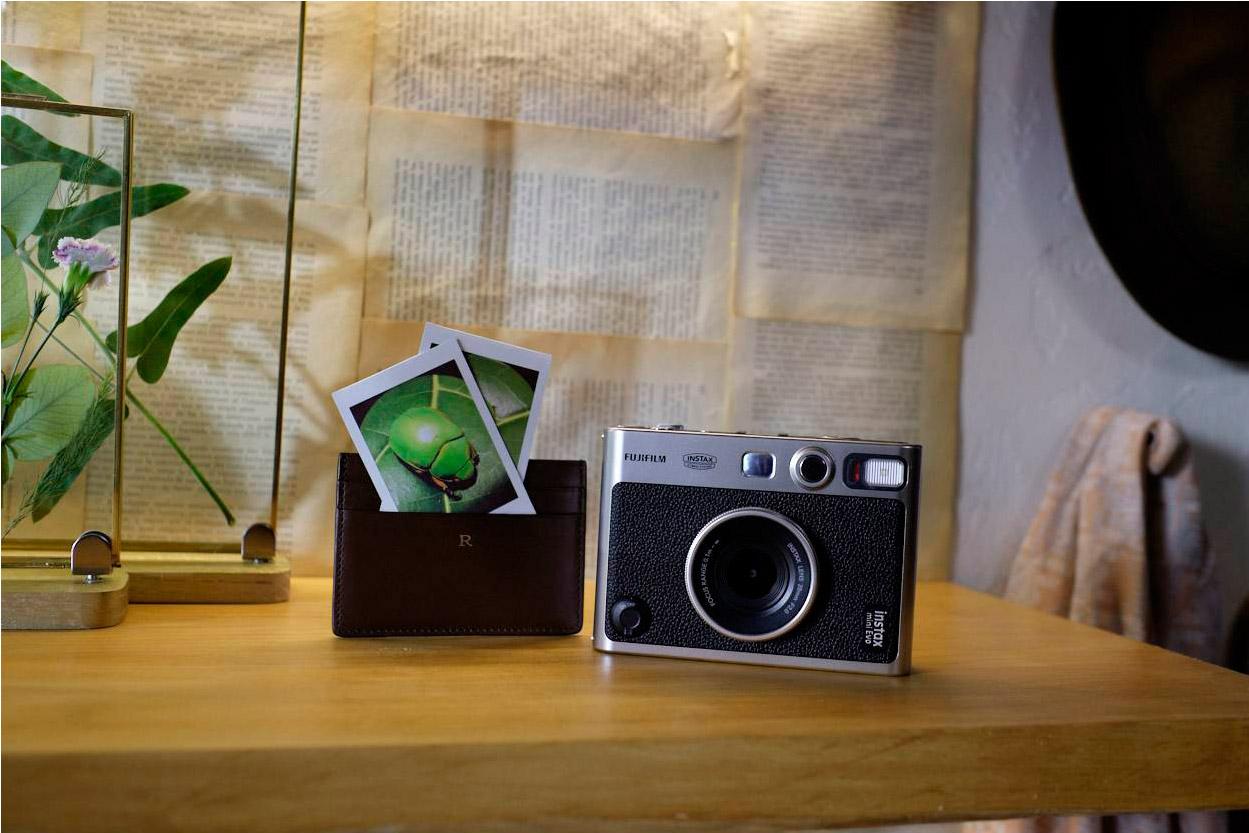 Набір Fujifilm INSTAX MINI EVO Hybrid Black Чорна Фотокамера миттєвого друку / Фотопапір 10 фото / Чохол прозорий