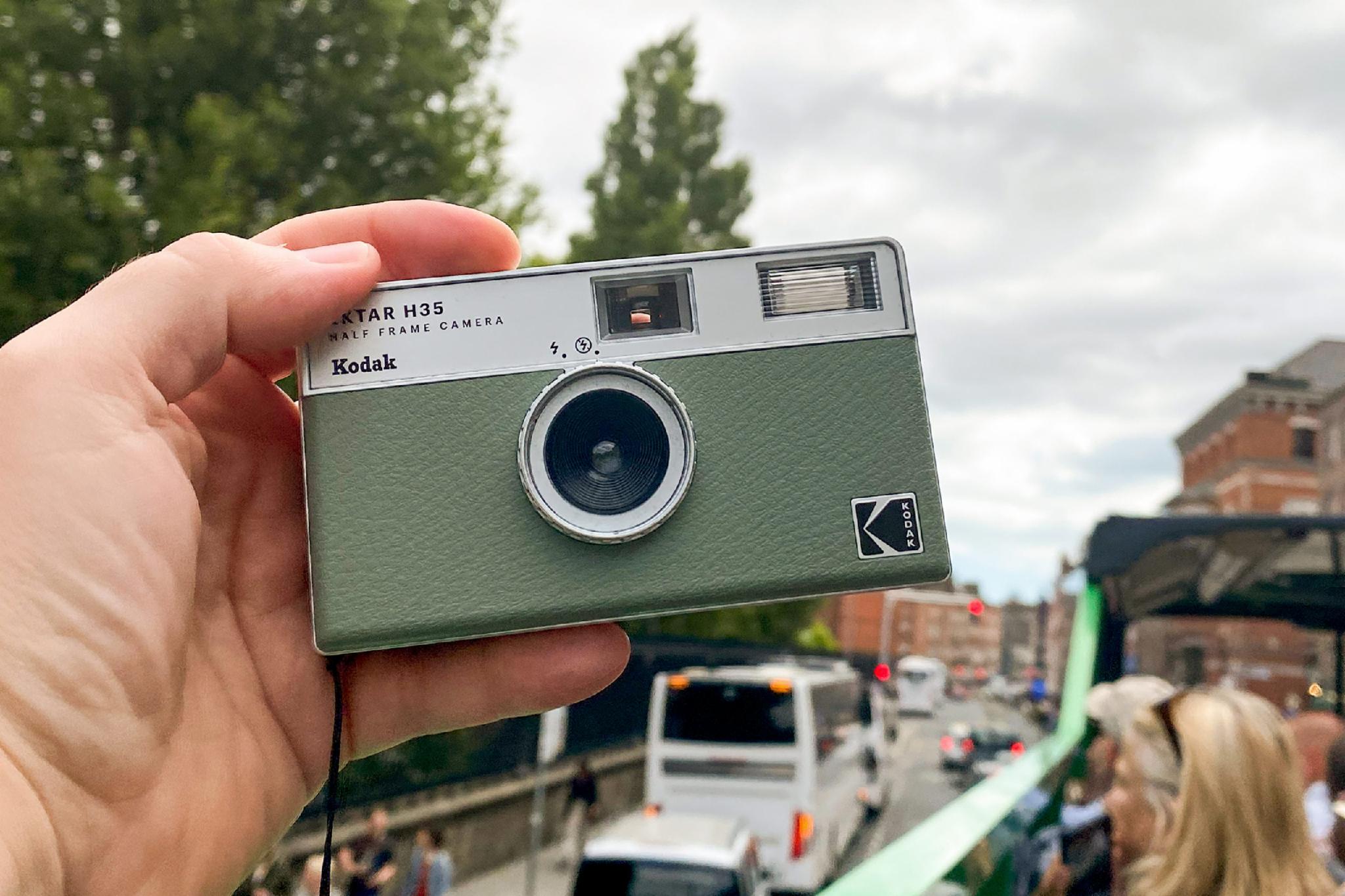 Набір Плівковий фотоапарат Kodak Ektar H35 Half Frame Camera H 35 зелений / Плівка Kodak Color Plus / Батарейка