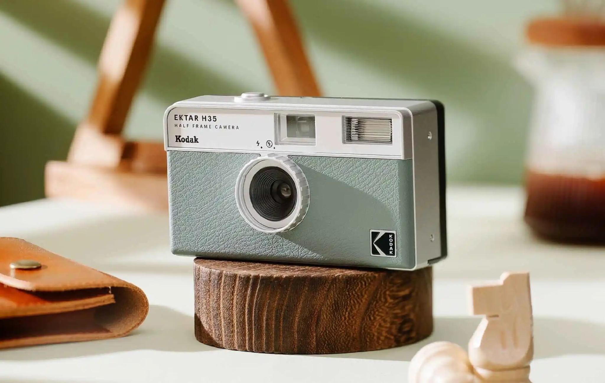 Набір Плівковий фотоапарат Kodak Ektar H35 Half Frame Camera H 35 зелений / Плівка Kodak Color Plus / Батарейка