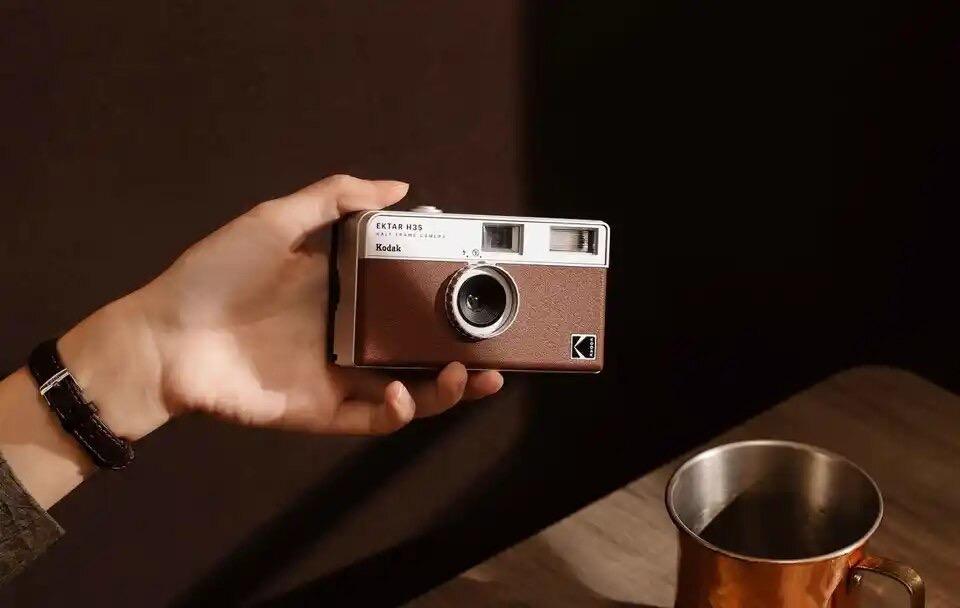 Набір Плівковий фотоапарат Kodak Ektar H35 Half Frame Camera H 35 коричневий / Плівка Kodak Color Plus / Батарейка
