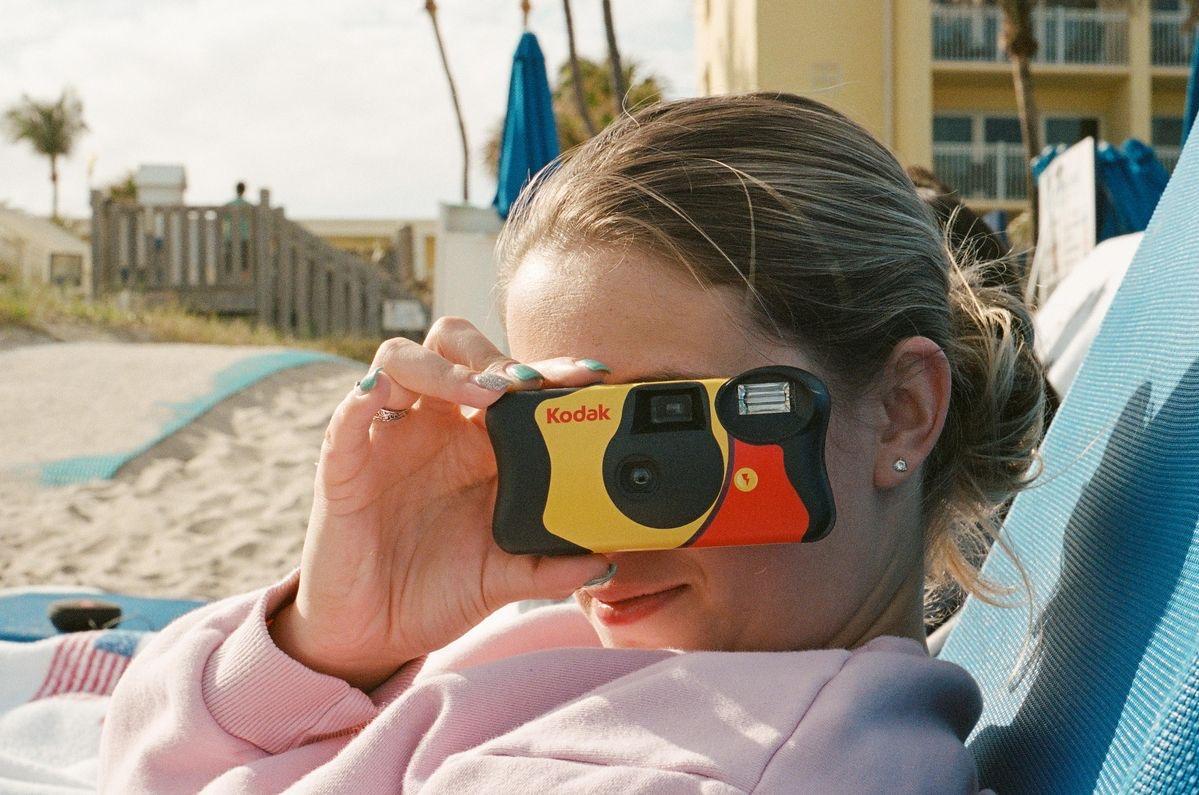 Одноразова плівкова фотокамера Kodak FunSaver на 27 кадрів MAX 800 зі спалахом (фотоплівка+батарейка)
